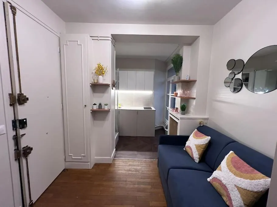 Trocadero Eiffel Tour - Refurbished Furnished Flat Apartment