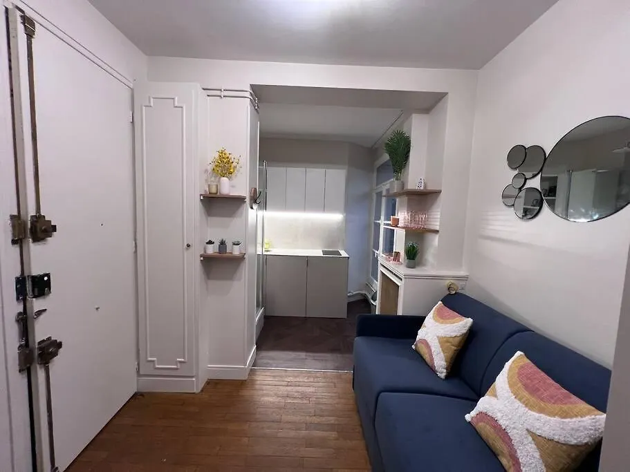 Trocadero Eiffel Tour - Refurbished Furnished Flat Apartment *