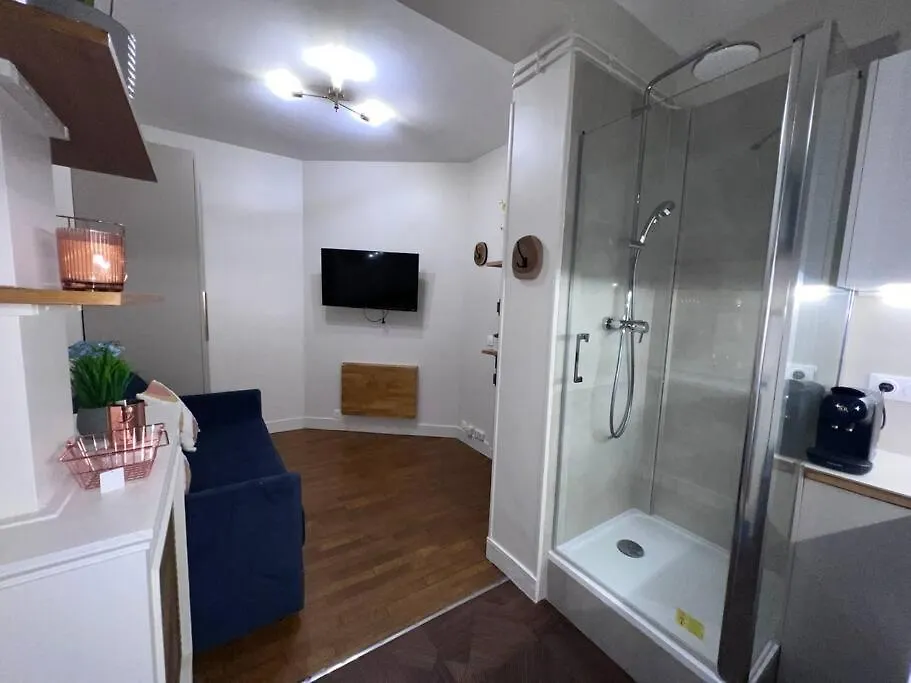 Trocadero Eiffel Tour - Refurbished Furnished Flat *